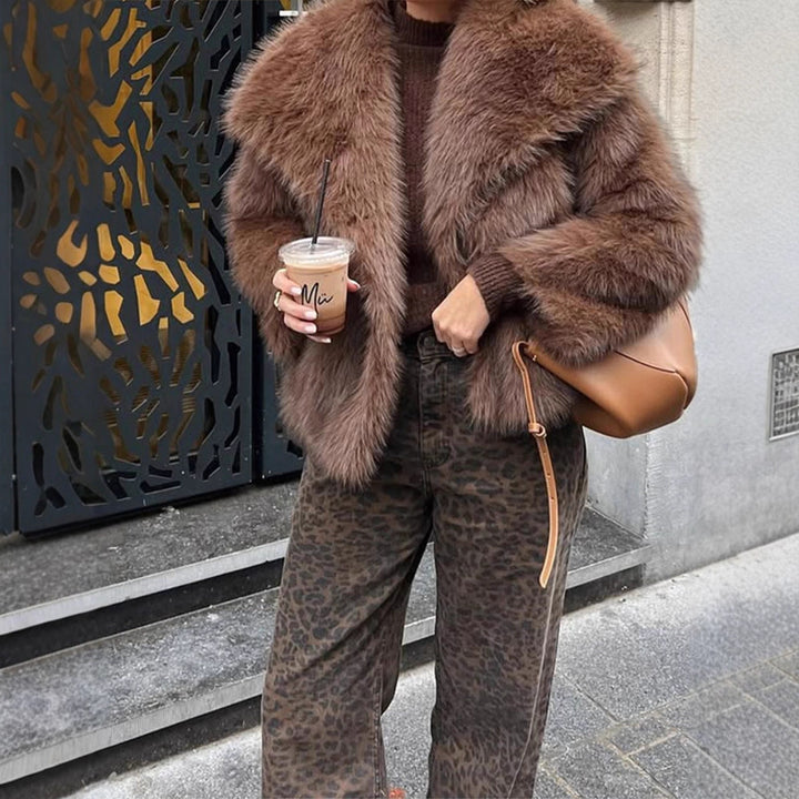 Damen Kurze voluminöse Kunstpelzjacke im Boxy‑Cut mit großem Schalkragen Drune