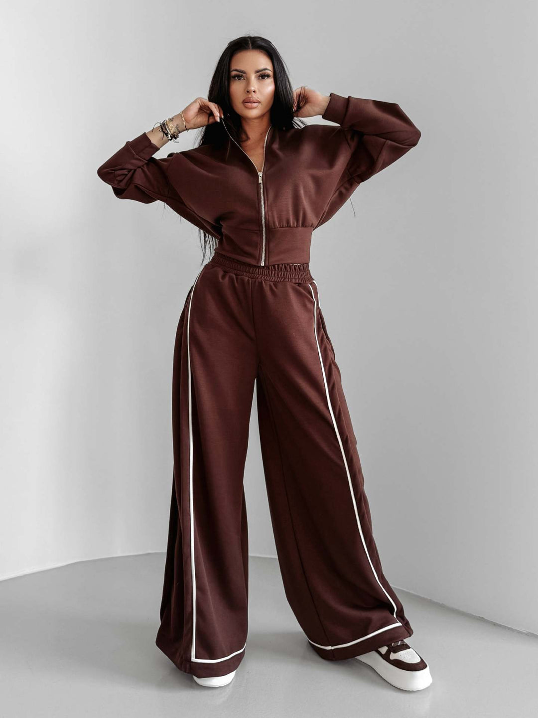 Damen lässiger Sportanzug mit weitem Schnitt und praktischen Taschen