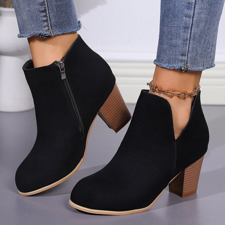 Damen Kurzstiefeletten mit V‑Ausschnitt, seitlichem Reißverschluss und robustem Blockabsatz Drune