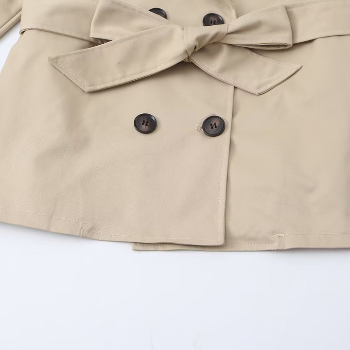 Damen Cropped Trenchjacke mit Taillengürtel, breitem Revers und Cape-Detail Drune