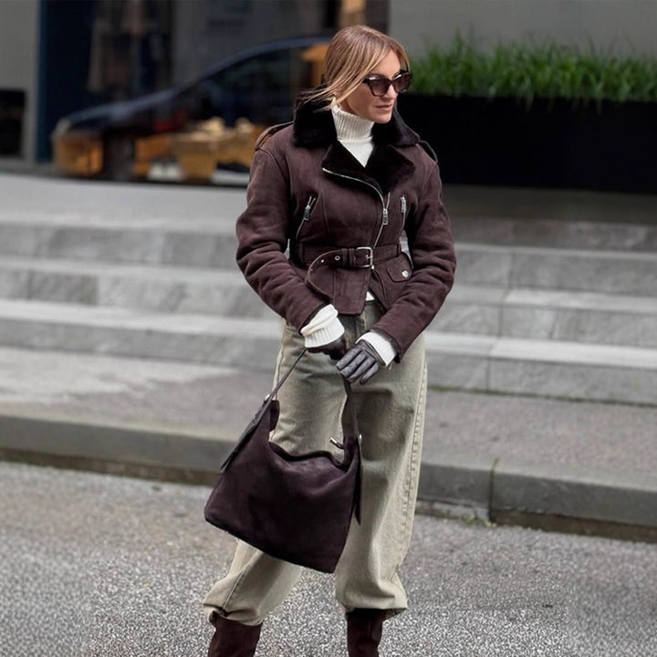 Damen Kurzjacke im Biker‑Style aus Velourslederoptik mit Teddyfutter und Taillengürtel Drune