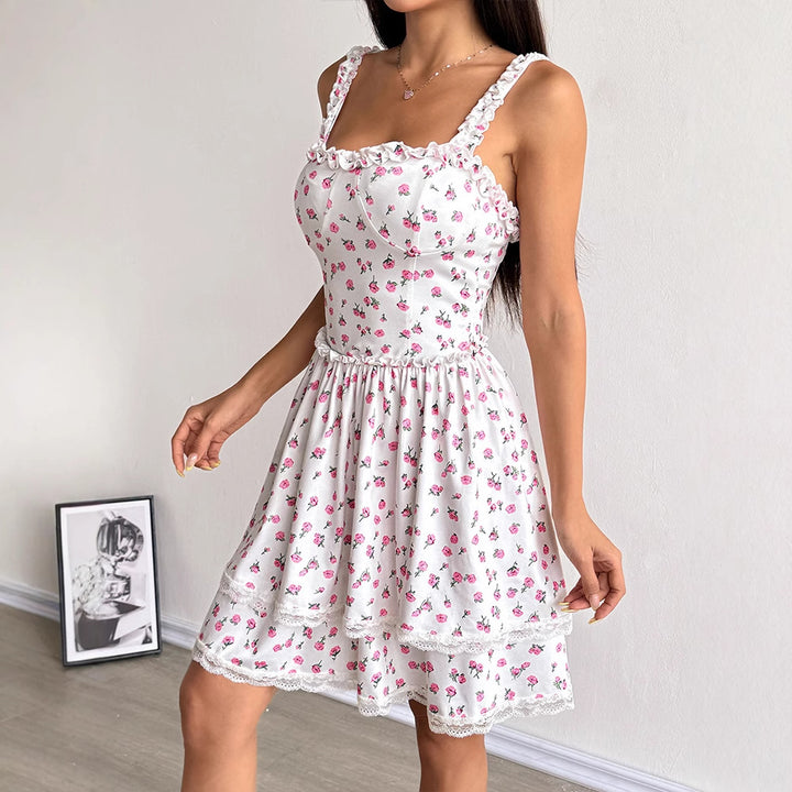 Damen verspieltes Sommerkleid mit rüschendetails und floralem Muster Drune