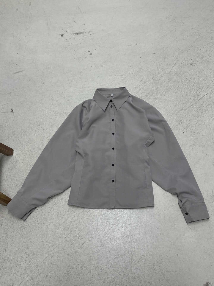 Damen nan taillierte Hemdbluse mit kastigen Ballonärmeln und spitzem Kragen Drune