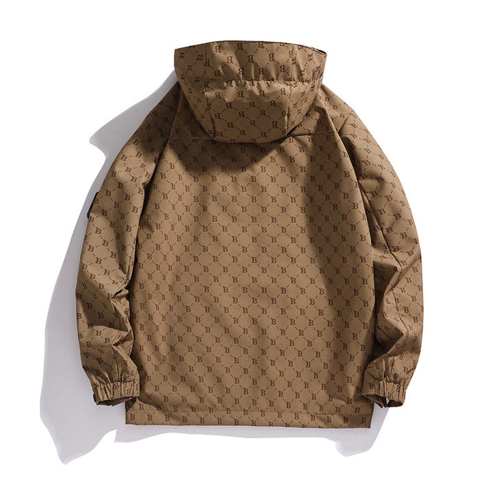 Herren Kapuzen-Softshelljacke mit Allover‑Monogramm, atmungsaktivem Meshfutter und Reißverschlusstaschen Drune