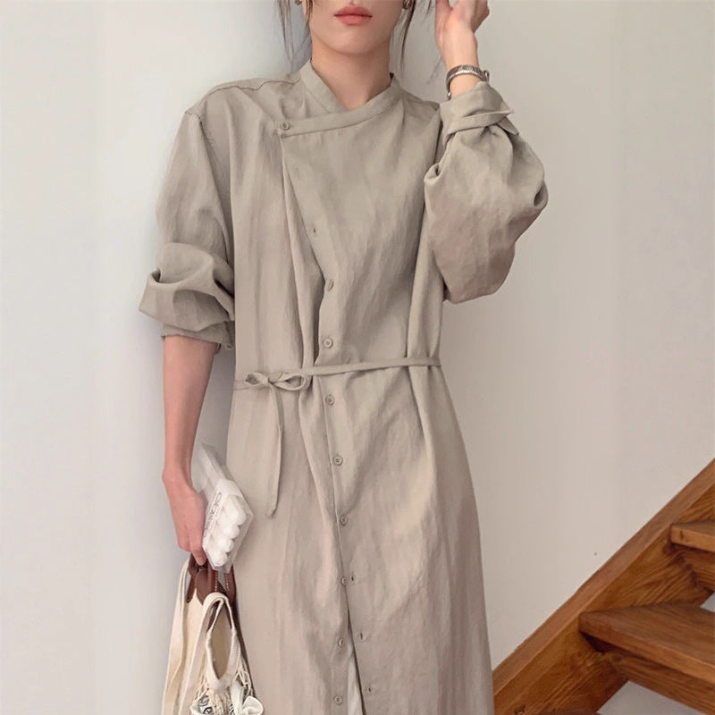 Damen Langes Shirtkleid mit V-Ausschnitt, durchgehender Knopfleiste und Taillengürtel Drune