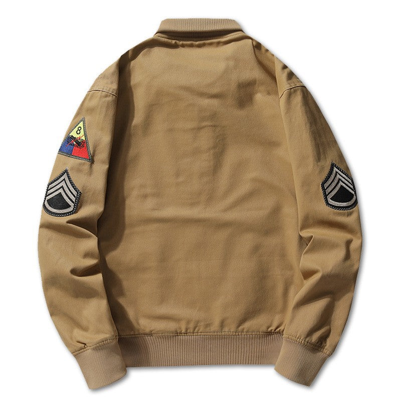 Herren nan militärisch inspirierte Bomberjacke mit aufgesetzten Patches, verdecktem Reißverschluss und elastischen Bündchen Drune