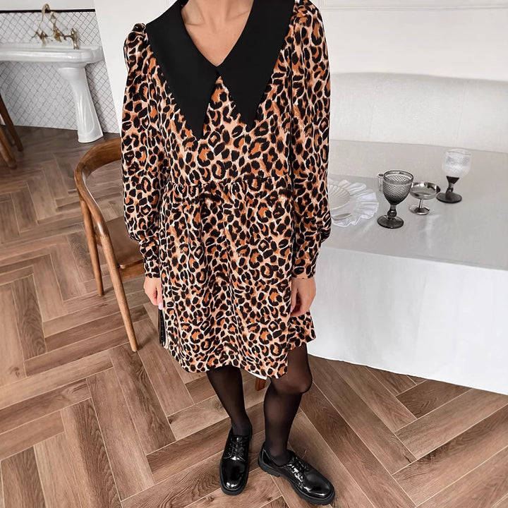Damen Minikleid mit Leo-Print und auffälligem Kragen Drune
