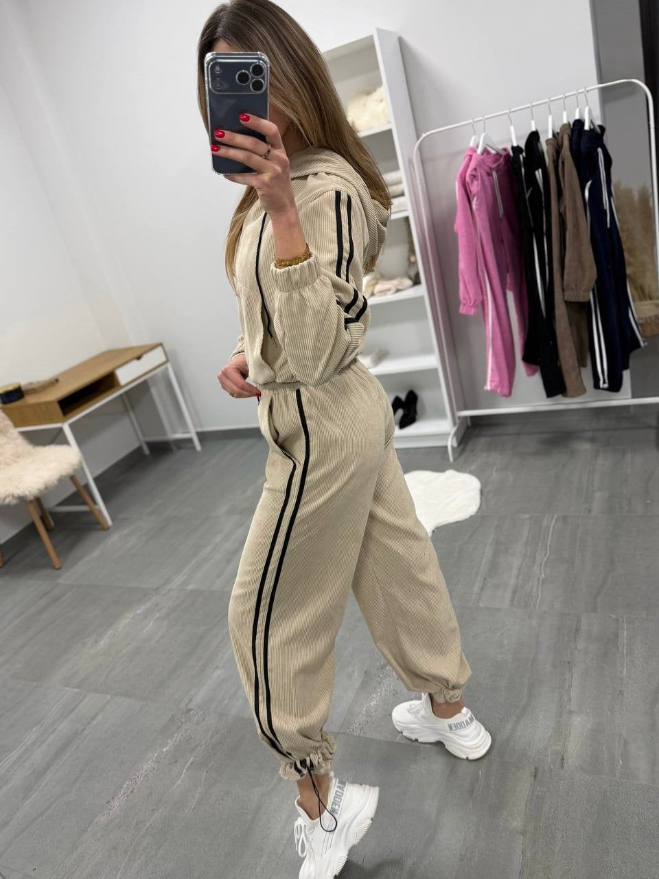 Damen Cord-Jogginganzug mit Kapuze, seitlichen Kontraststreifen, Tunnelzug und elastischen Saumbündchen Drune
