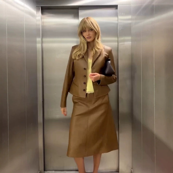 Damen Taillierter Blazer aus Lederimitat mit Wiener Nähten und Reverskragen Drune