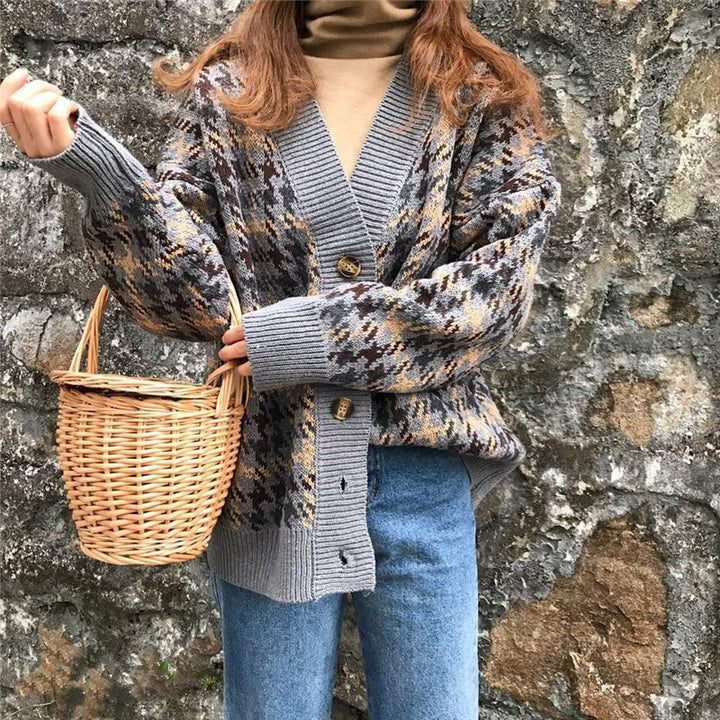 Damen Grobstrickjacke mit klassischem Hahnentrittmuster und großen Holzknöpfen Drune