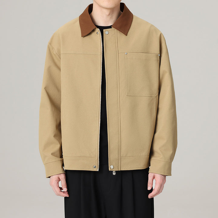 Herren Kurzjacke im Workwear-Look mit Kontrastkragen, verdecktem Reißverschluss und Brusttasche Drune