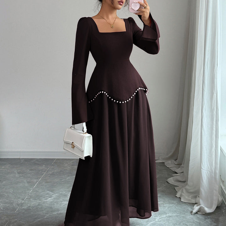 Damen nan elegantes Maxikleid mit quadratischem Ausschnitt, taillierter Schößchen-Passe und Perlenbordüre Drune
