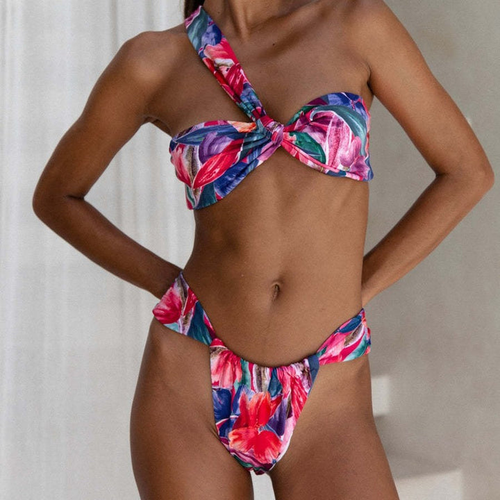 Damen Bandeau-Bikini mit asymmetrischen Trägern und modischen Wickeldetails Drune