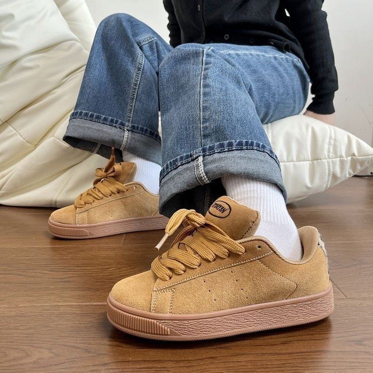 Damen Sneakers aus weichem Wildleder mit klassischer Laufsohle Drune