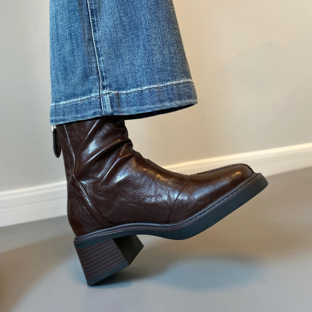 Damen knöchelhohe Lederstiefelette mit quadratischer Zehenpartie und rückseitigem Reißverschluss Drune