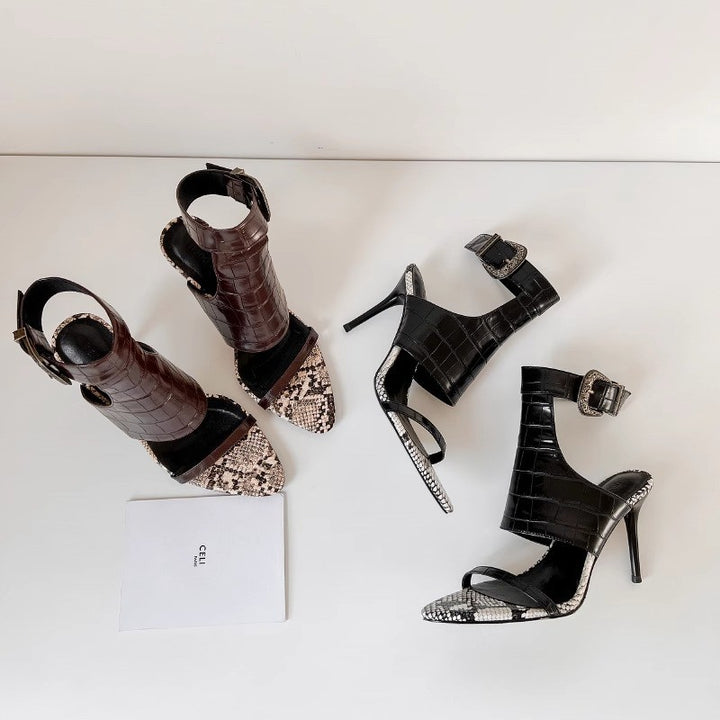 Damen Sandalette mit hohem Stiletto, breitem Kroko-Knöchelriemen und spitzer Schlangenoptik-Zehenkappe Drune