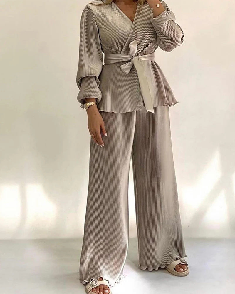 Damen Eleganter Plissee-Zweiteiler mit Wickelshirt, Taillengürtel und weitem Bein Drune
