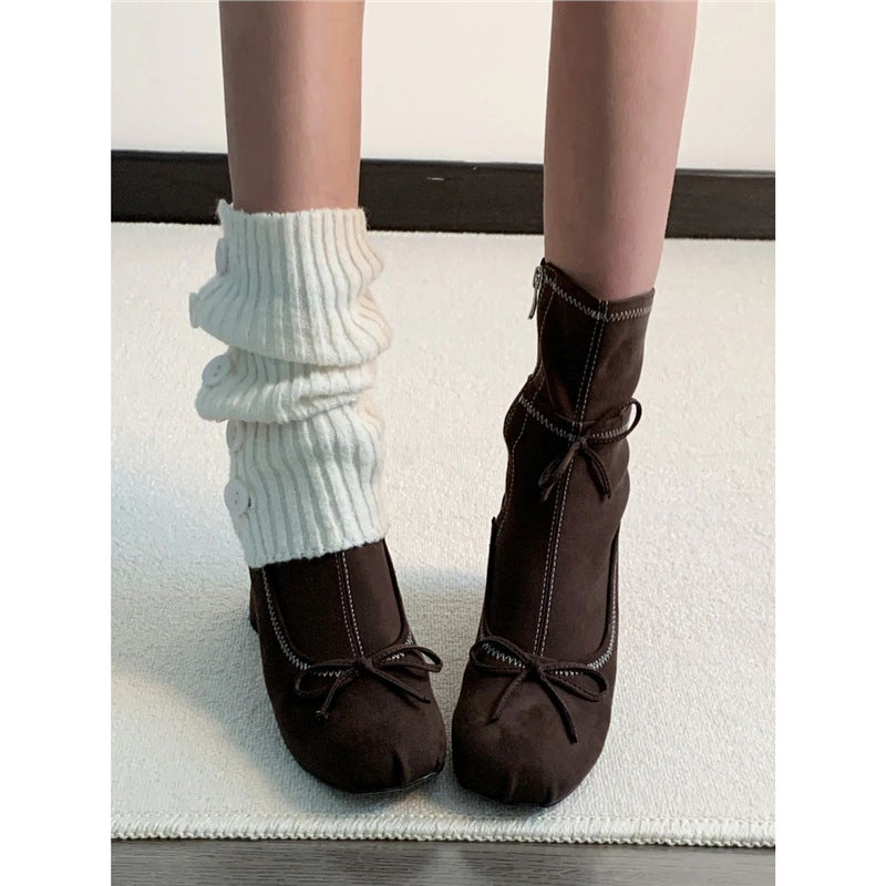 Damen Ballerina‑inspirierte Ankle‑Heels mit gerafftem Schaft und sculpted Blockabsatz Drune
