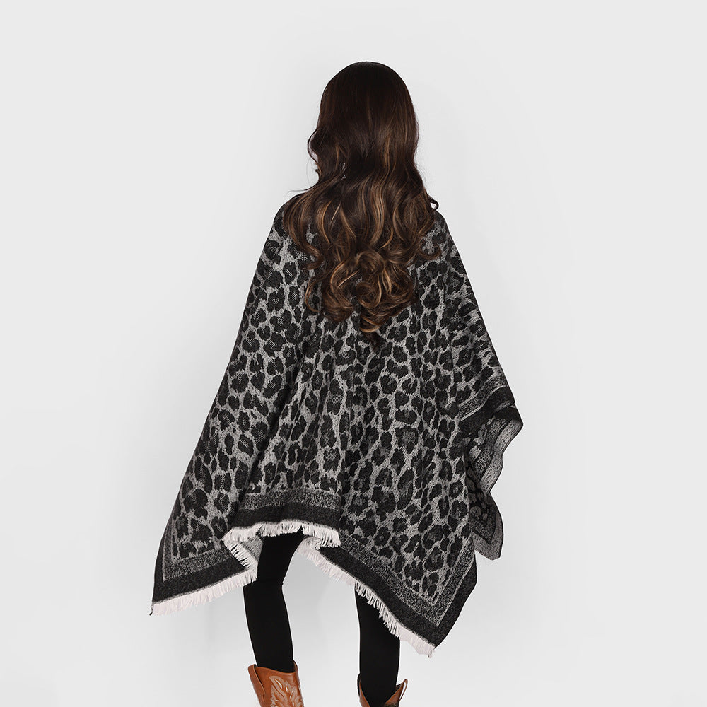 Damen Jacquard-Capeponcho mit Leo-Struktur und Fransensaum Drune