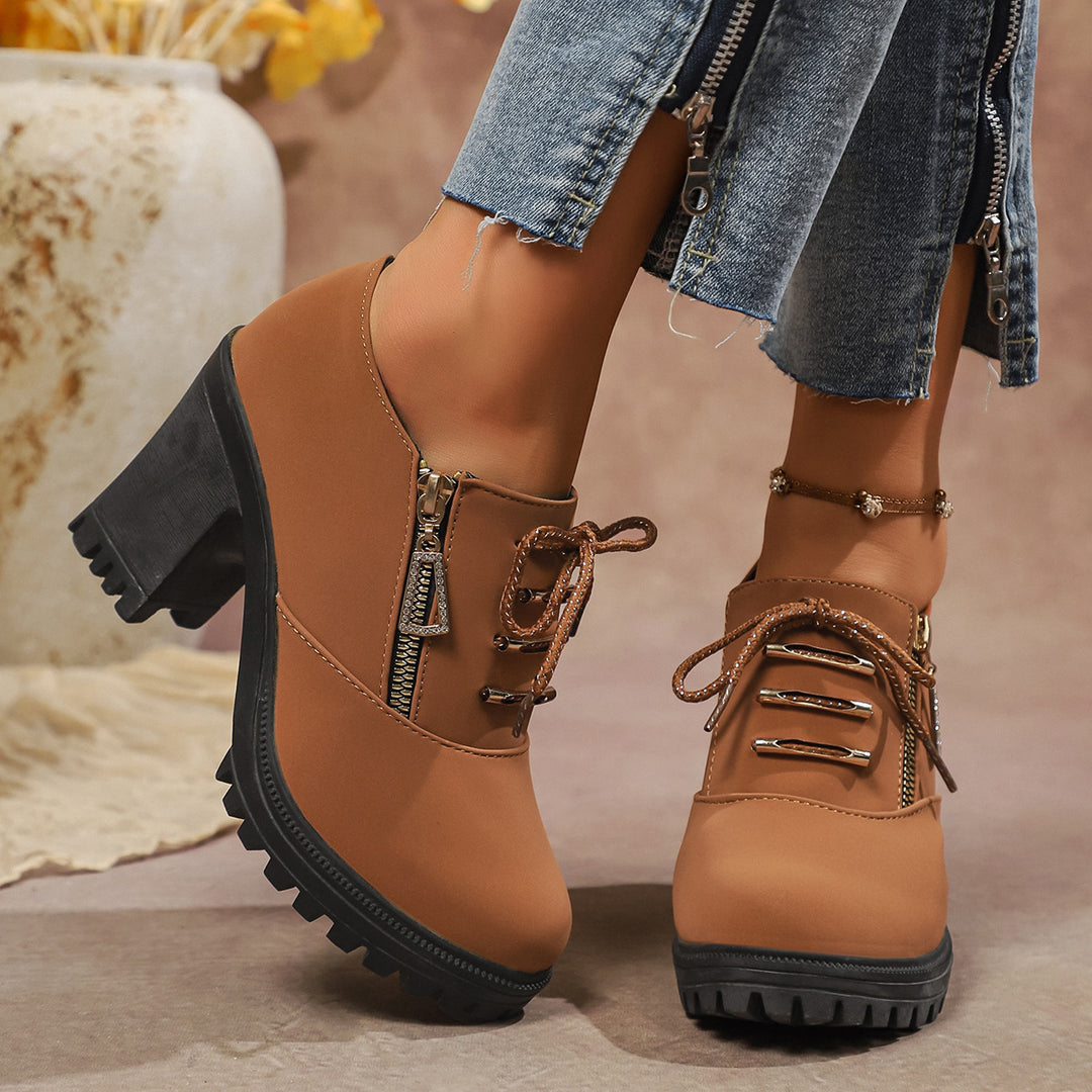 Damen nan elegante Schnür-Booties mit robustem Profilabsatz, seitlichem Reißverschluss und dekorativem Anhänger Drune