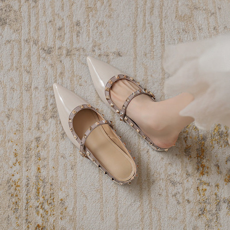 Damen Spitz zulaufende Lack‑Mary‑Jane Ballerina mit gepolstertem Komfortfußbett und Pyramidennieten Drune