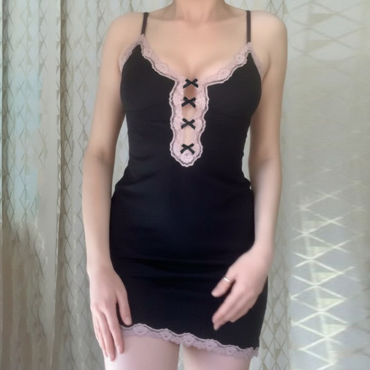 Damen Schlafkleid mit Spitzenverzierungen und dekorativem Kordeldetail Drune