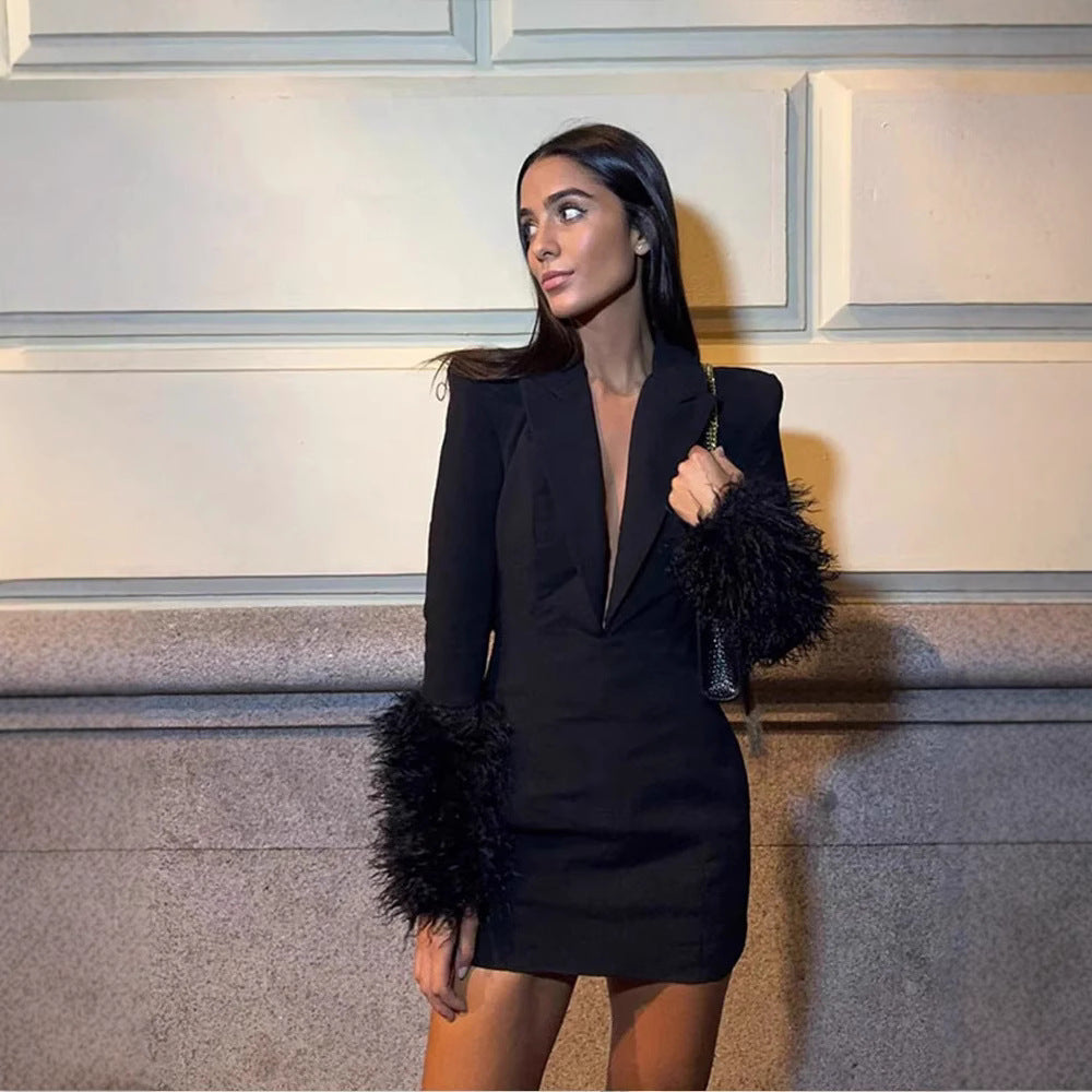 Damen Sexy Minikleid mit tiefem V-Ausschnitt und glamourösen Federärmeln Drune