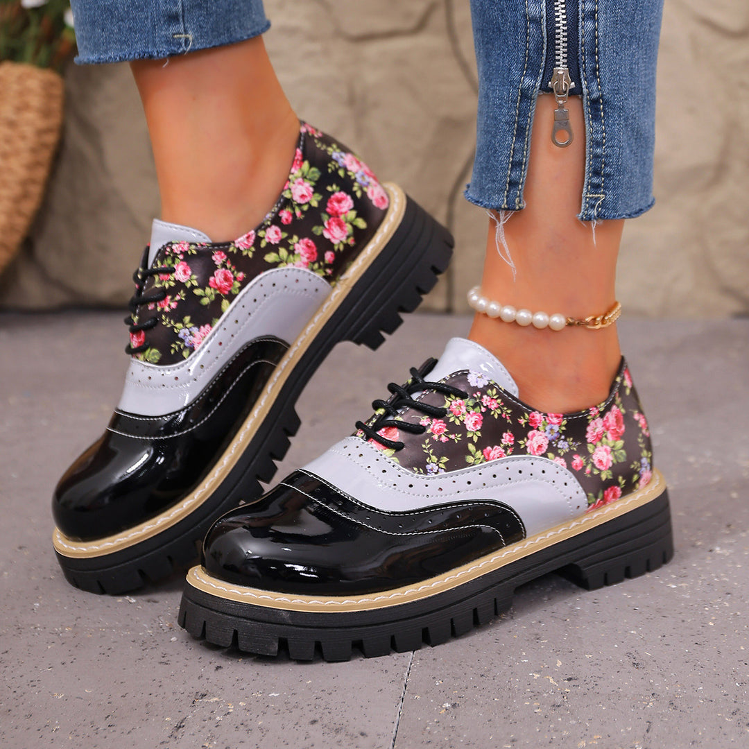 Damen Budapester-Schnürschuh mit floralem Print Lacklederbesatz und grober Profilsohle Drune