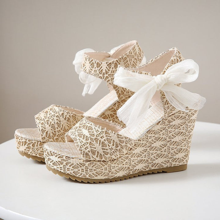 Damen nan romantische Keilabsatz-Sandalette mit Spitzenoptik und Organza-Schleife Drune