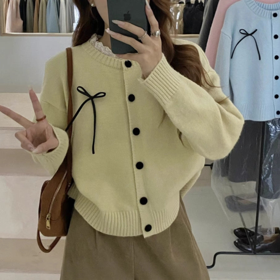 Damen bequeme Strickjacke mit dekorativen Knöpfen und Schleifenakzenten Drune