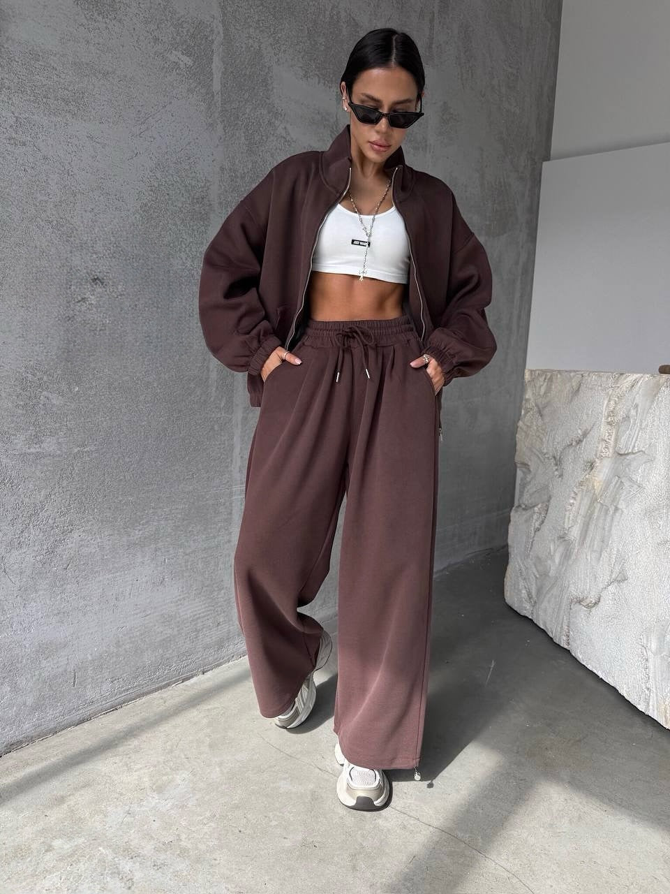 Damen lässiger Freizeitanzug mit oversized Jacke und weitem Bund Drune