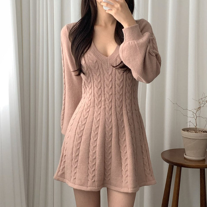 Damen gestricktes Kleid mit ausgefallenem Zopfmuster und voluminösen Ärmeln Drune