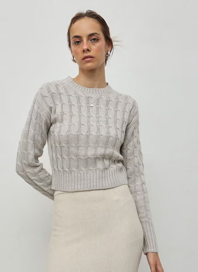 Damen Kurzgeschnittener Zopfstrick-Pullover mit Rundhalsausschnitt und Rippbündchen Drune