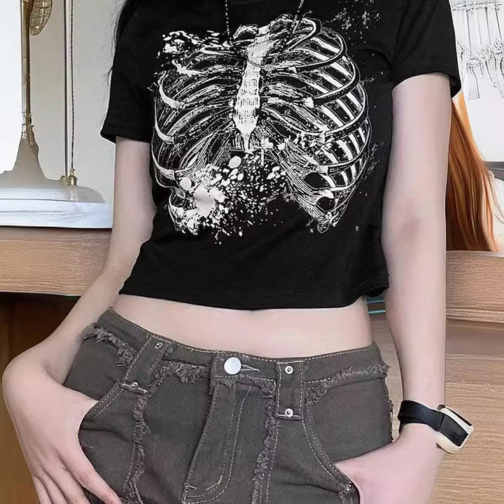 Damen Crop-T-Shirt mit verspieltem Lippenmotiv und modernem Schriftzug Drune