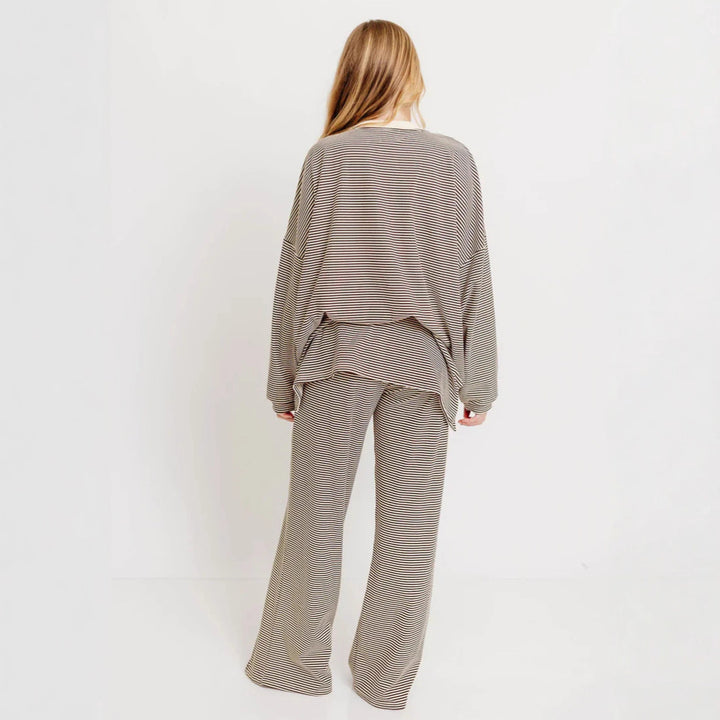 Damen nan gestreiftes Komfort-Set aus feinem Rippjersey mit Oversize-Pullover und weiter Bundhose Drune