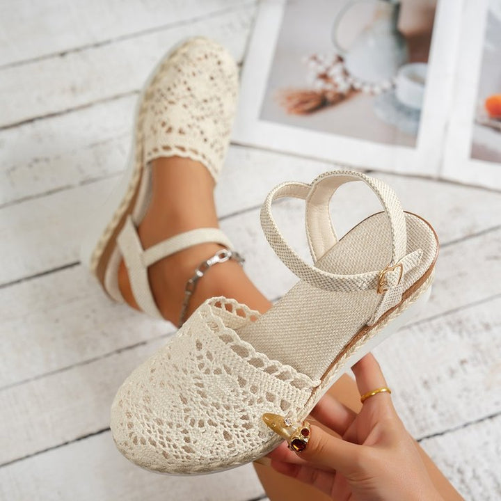 Damen  bestickte Espadrille-Pantoletten mit verstellbarem Knöchelriemen, floraler Häkel-Optik und geflochtenem Jute-Plateau Drune