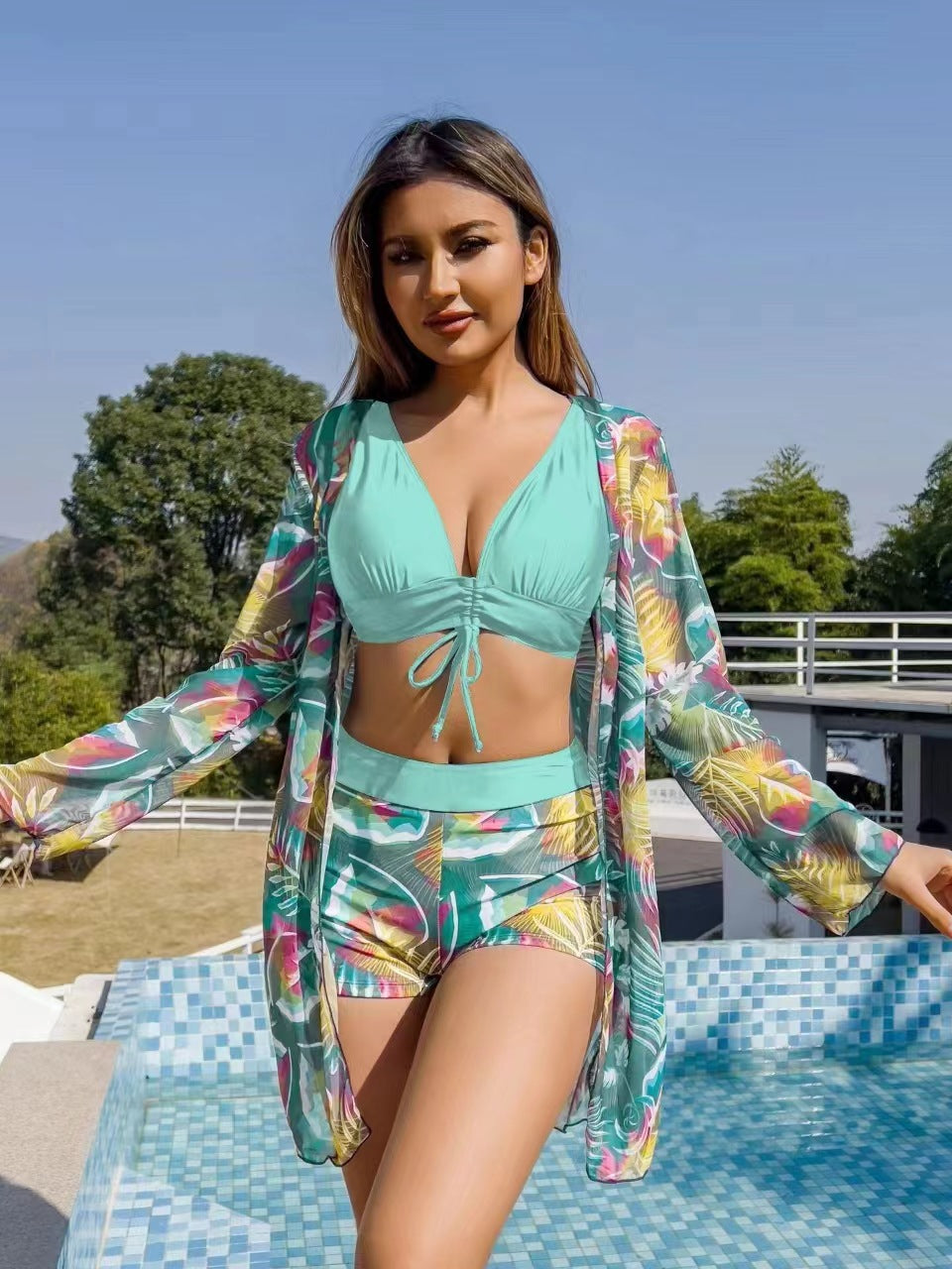 Damen Bikini-Set mit floralem Wickeloberteil und bequemen Shorts Drune