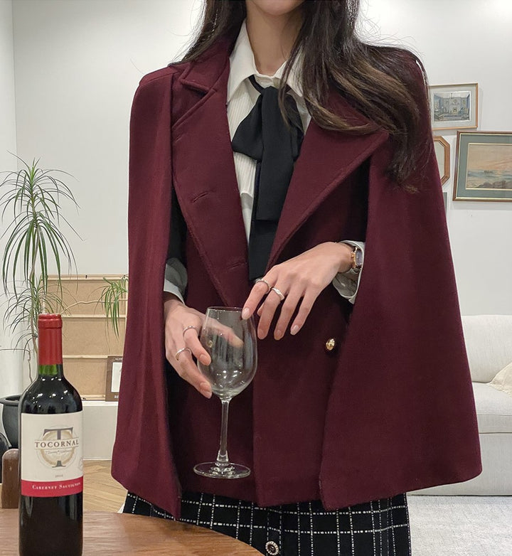 Damen Mantelcape im Tailoring‑Look mit doppelreihiger Knopfleiste und markanter Schulter Drune