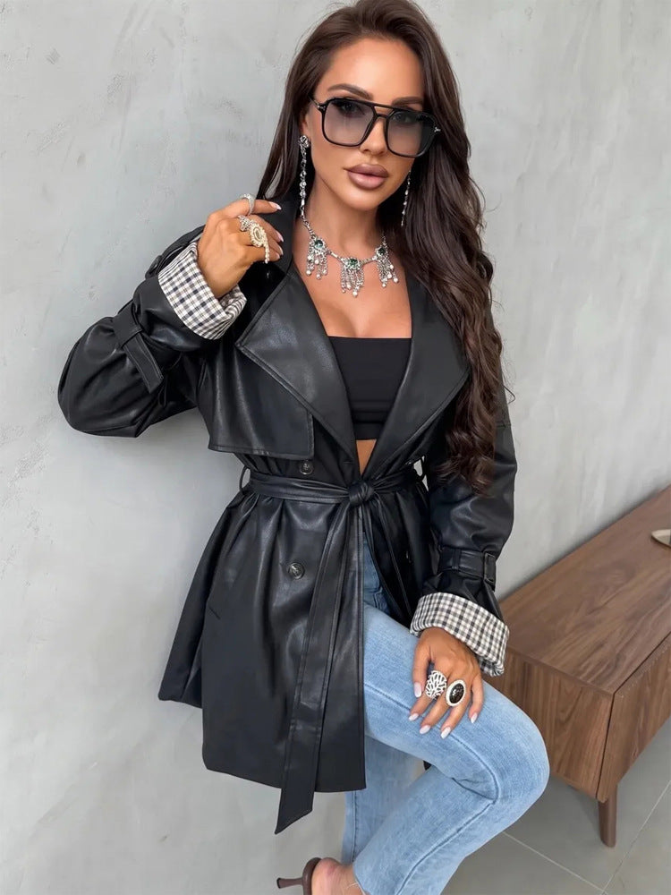 Damen Kurzer Lederimitat-Trenchcoat mit Taillengürtel und Karo-Umschlagmanschetten Drune