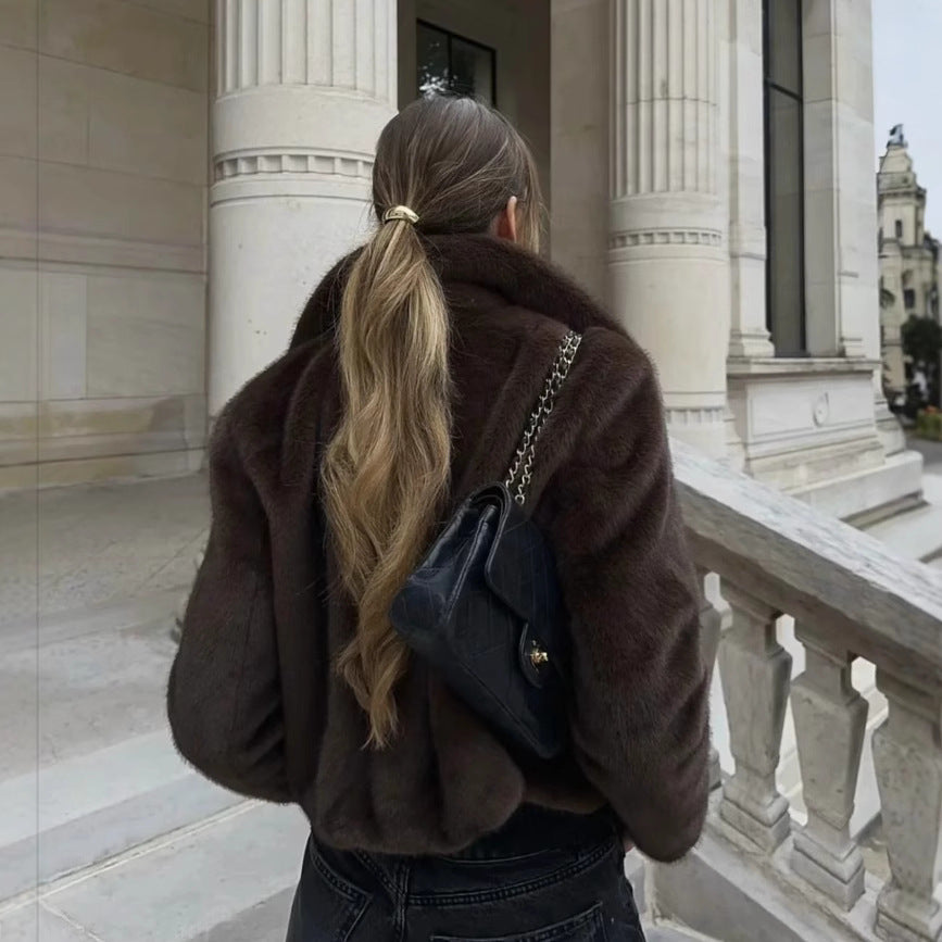 Damen 100+ kurzer Kunstfellblouson mit Hemdkragen, weicher Wattierung und verdeckter Knopfleiste Drune
