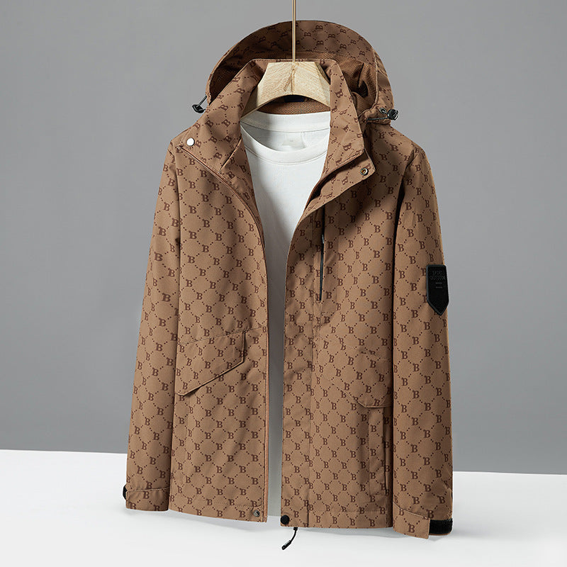 Herren leichte wasserabweisende Kapuzenjacke mit Allover‑Logomuster, winddichter Shell und praktischen Taschen Drune