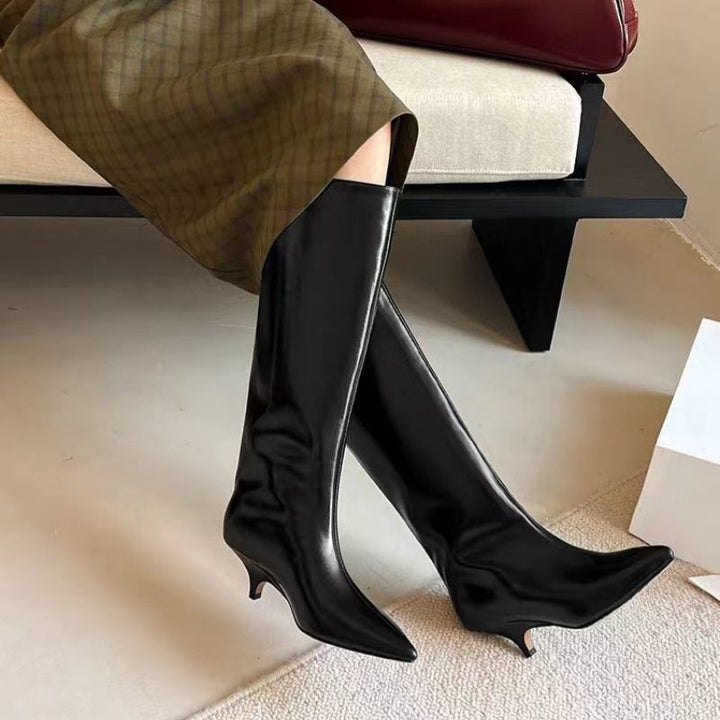 Damen kniehohe Stiefel mit spitzer Zehenkappe und skulpturiertem Kittenabsatz Drune