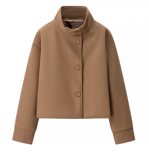 Damen 9800+ kurze boxy‑Wollmix‑Jacke mit hohem Funnelkragen, asymmetrischer Knopfleiste und verstellbaren Manschetten Drune
