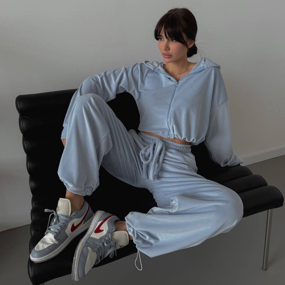 Damen Zweiteiliges Samt-Loungewear-Set mit Cropped-Zipjacke und weiter High-Waist-Sweathose Drune