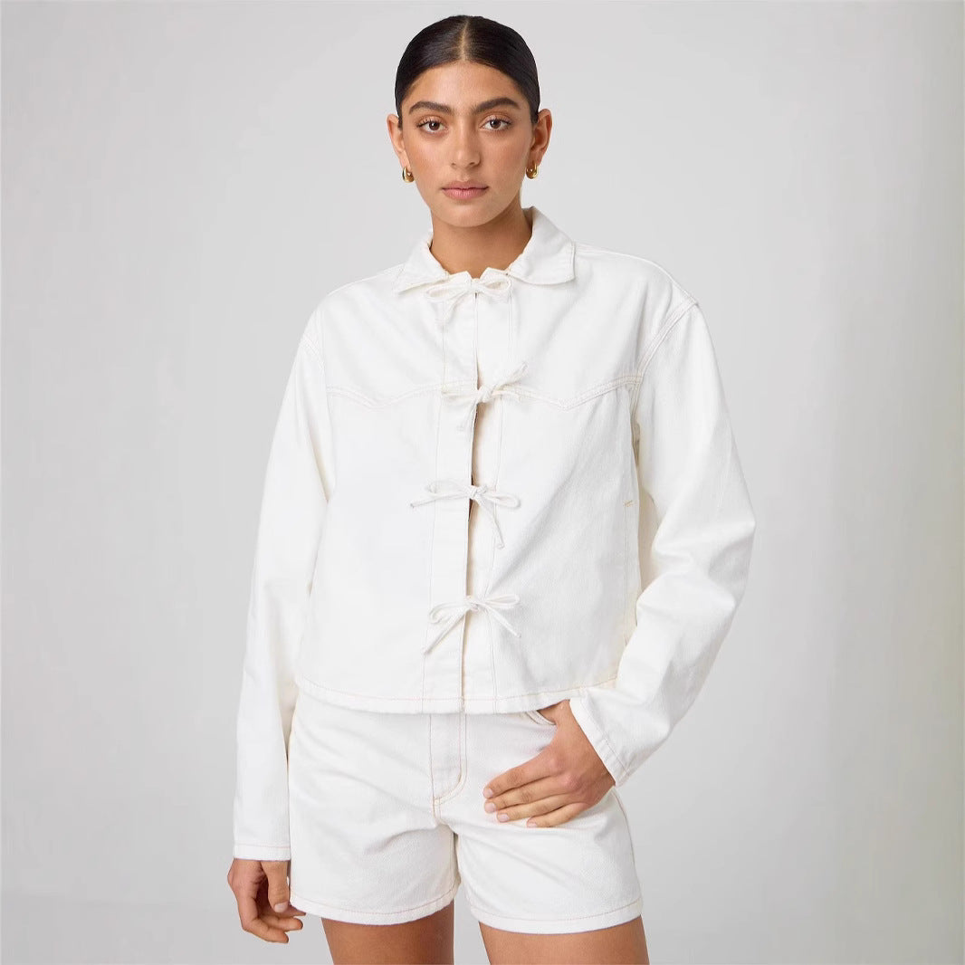 Damen nan kurze Denimjacke mit dekorativen Knotenverschlüssen, kastiger Silhouette und Hemdkragen Drune