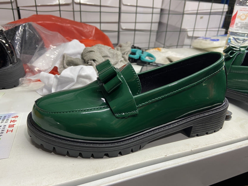 Damen Lack‑Loafer mit profilierter Gummisohle, dekorativer Riemchenschleife und gepolstertem Komfortfußbett Drune