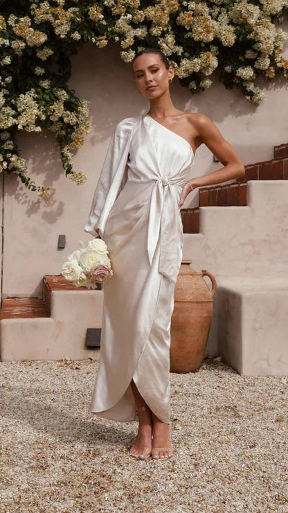 Drune | Maxikleid aus Satin mit Einer Schulte