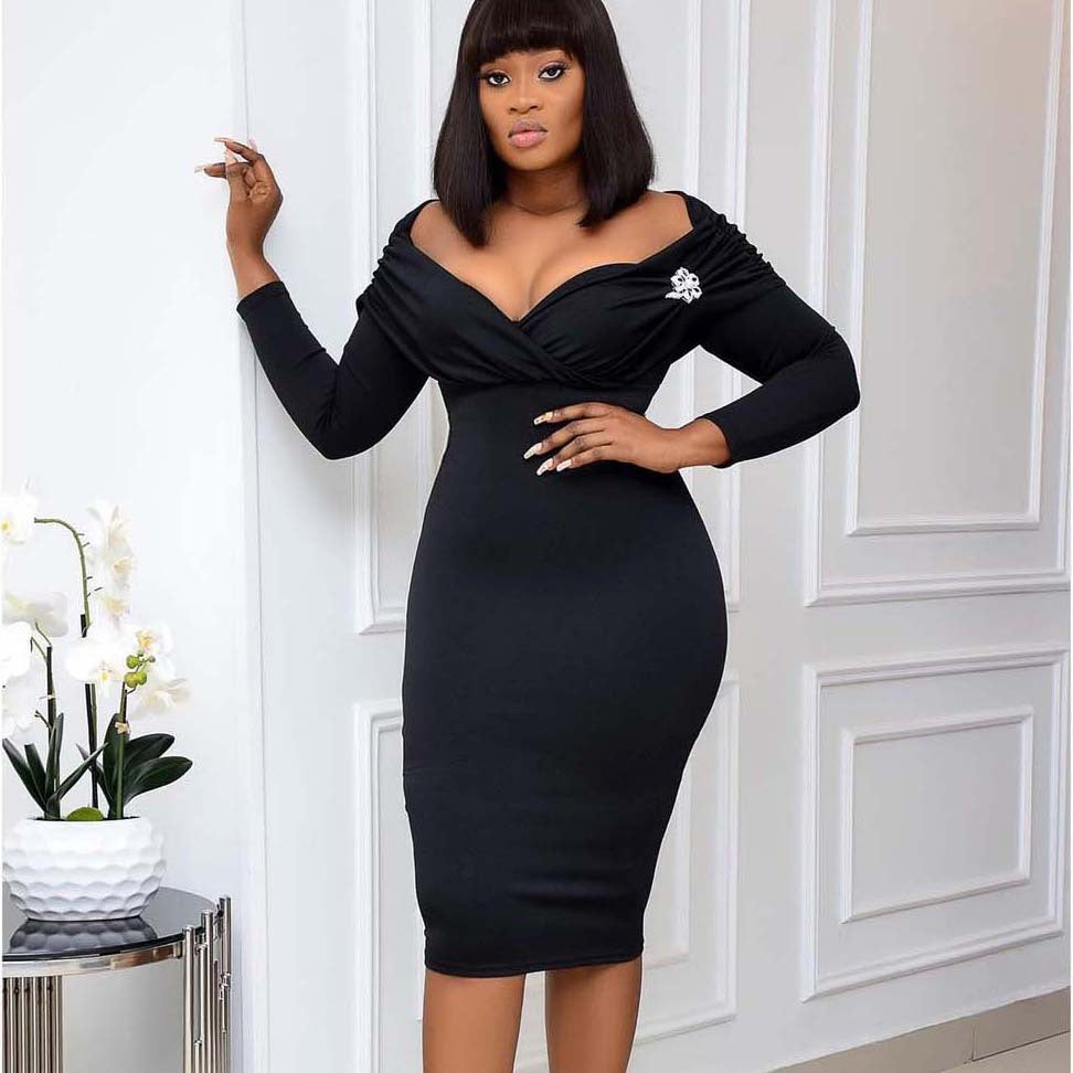 Damen figurbetontes Cocktailkleid mit schickem Off-Shoulder-Ausschnitt und Rüschendetails Drune