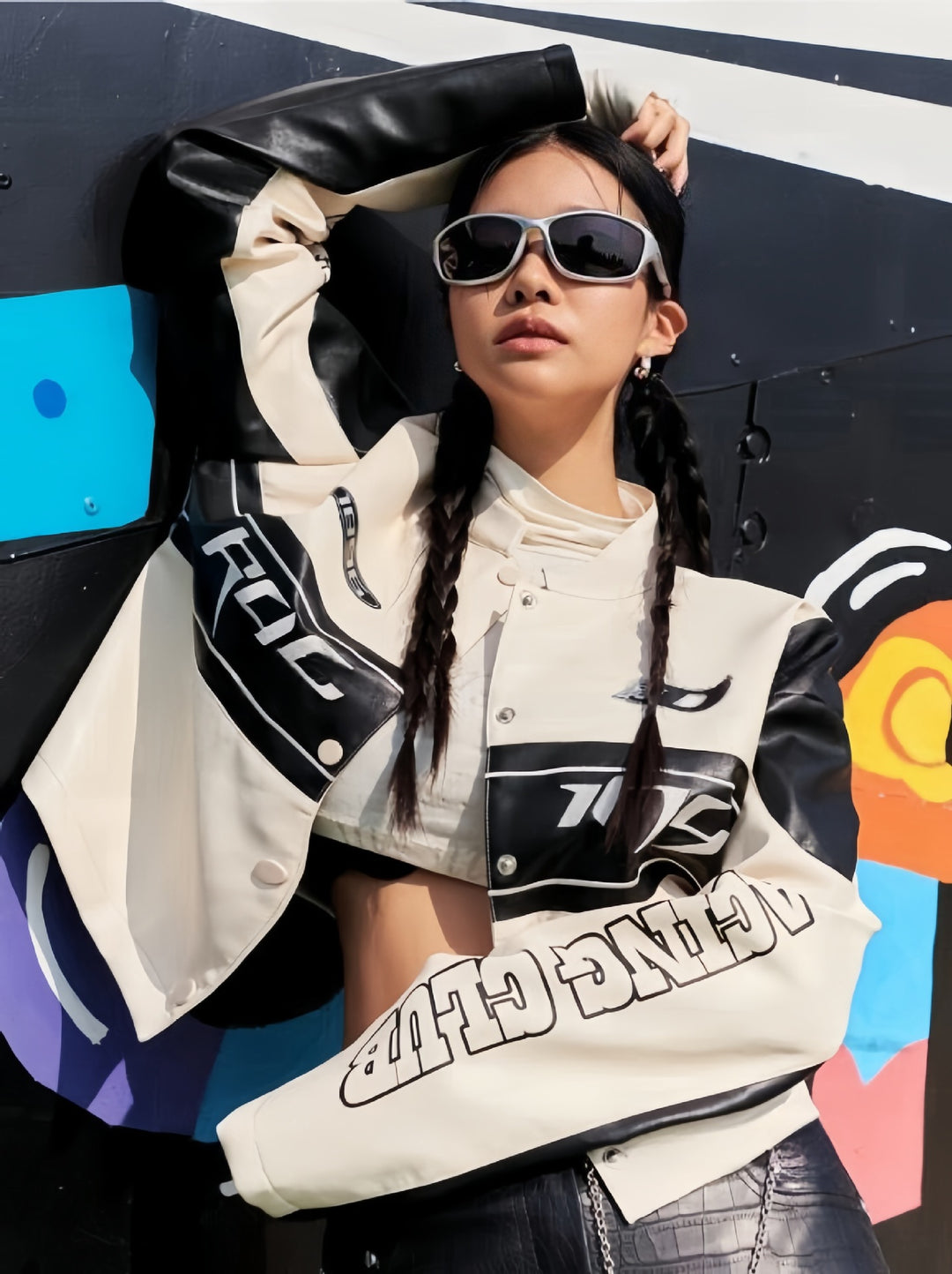 Damen cropped Bikerjacke mit einzigartigen Grafikdetails Drune