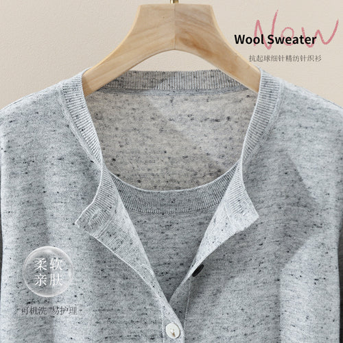 Damen Leichter gestrickter Kurzcardigan mit Rundhals, Mélange‑Struktur und kontrastierenden Knöpfen Drune